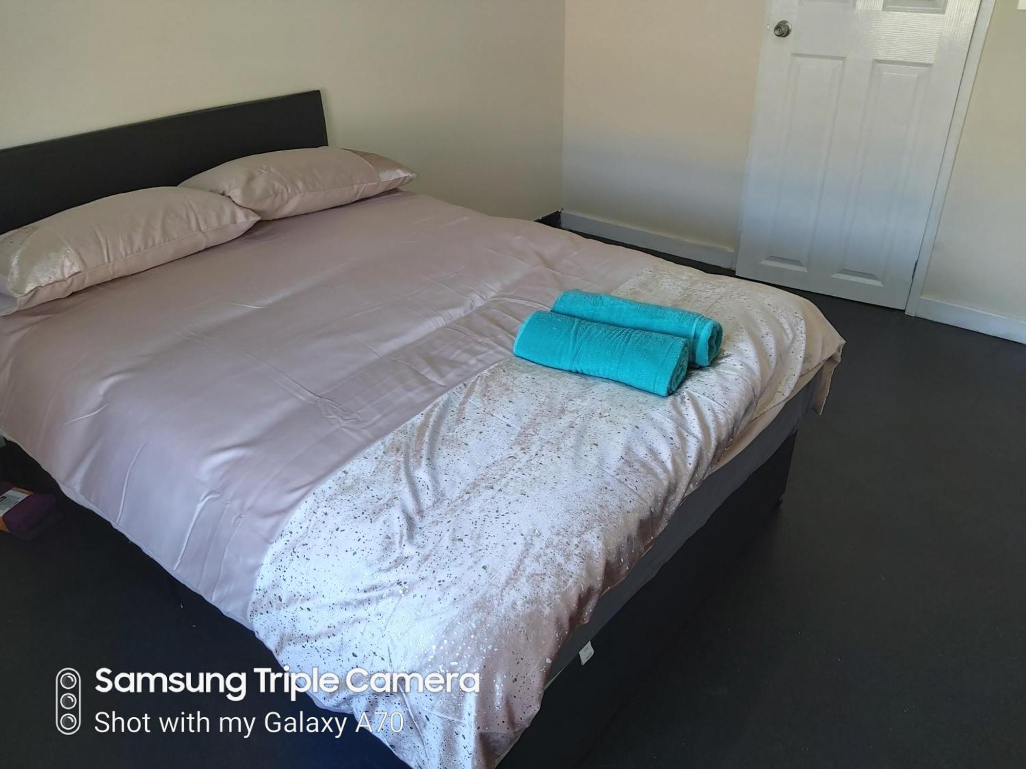 Castle View Hotel Cardiff Room photo